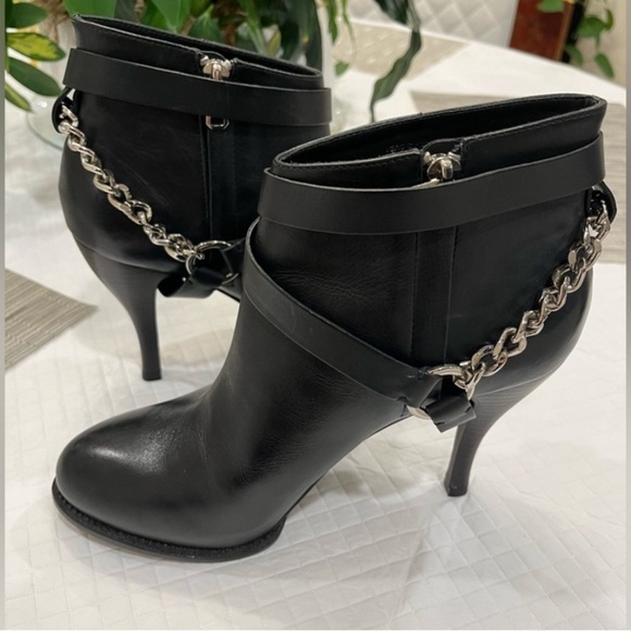 ALEXANDER MCQUEEN CHAIN STRAP STILETTO ANKLE BOOTS SIZE 8.5 EUC - Picture 1 of 16